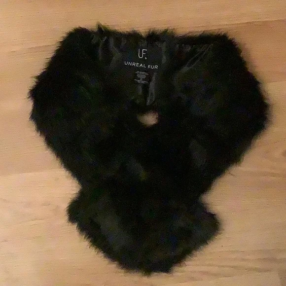NWOT Unreal Fur Faux Fur Stole